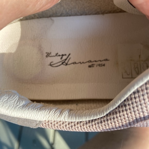 Vintage Havana Fly Salmon Knit Sneakers
Women's Size 8.5 - Picture 6 of 8